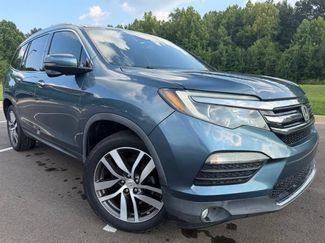 Used 2017 Honda Pilot Touring video 2