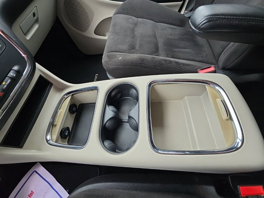 Used 2014 Dodge Grand Caravan SXT w/ Rear Park Assist Package FWD image 22