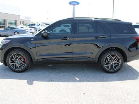 New 2026 Ford Explorer ST-Line w/ ST-Line Street Pack AWD/4WD image 5
