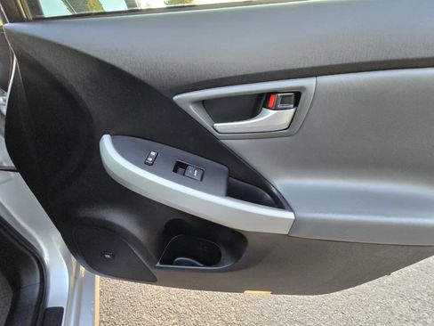 Used 2012 Toyota Prius Four w/ Deluxe Solar Roof Pkg FWD image 27