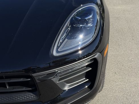 Used 2025 Porsche Macan image 11
