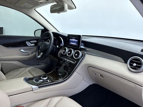 Used 2019 Mercedes-Benz GLC 300 w/ Premium Package image 34