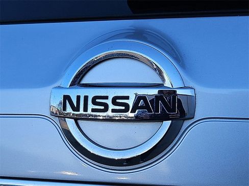 Used 2015 Nissan Rogue SV w/ SV Premium Package image 32