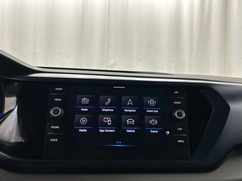 Used 2022 Volkswagen Taos SE w/ Panoramic Sunroof Package AWD/4WD image 12