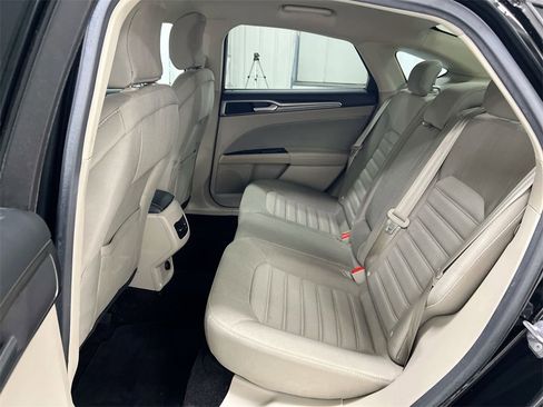 Used 2017 Ford Fusion SE w/ Fusion SE Technology Package image 22