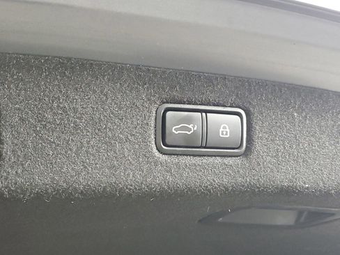 Used 2017 Genesis G90 3.3T Premium RWD image 22