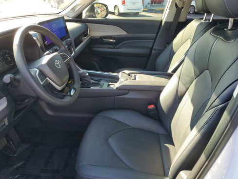 Certified 2025 Toyota Grand Highlander AWD Hybrid image 21
