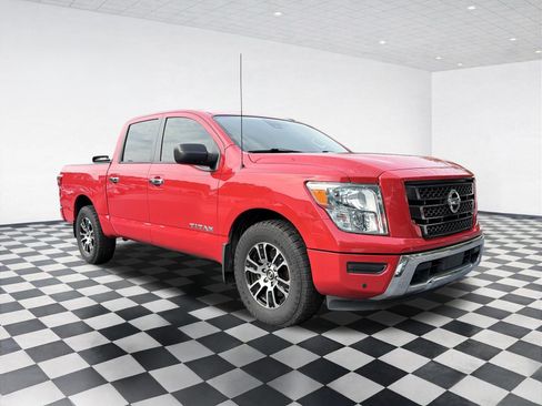 Used 2021 Nissan Titan SV w/ SV Convenience Package RWD image 3