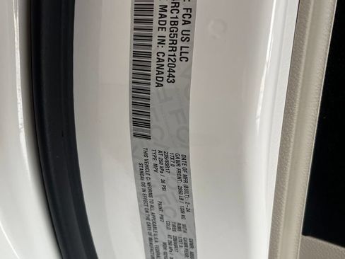 Used 2024 Chrysler Pacifica Touring-L FWD image 78