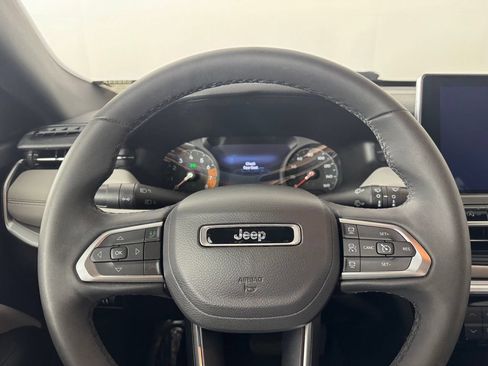 Used 2025 Jeep Compass Limited AWD/4WD image 15