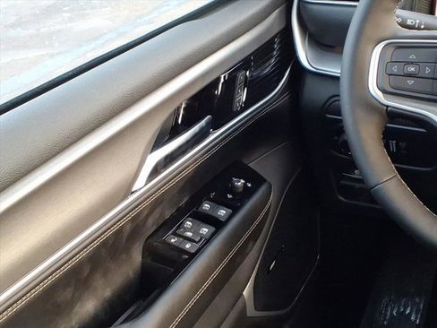 New 2026 Jeep Grand Wagoneer Limited image 12