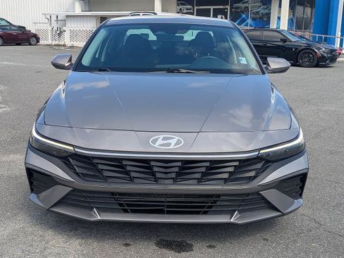 Used 2024 Hyundai Elantra SEL FWD image 9