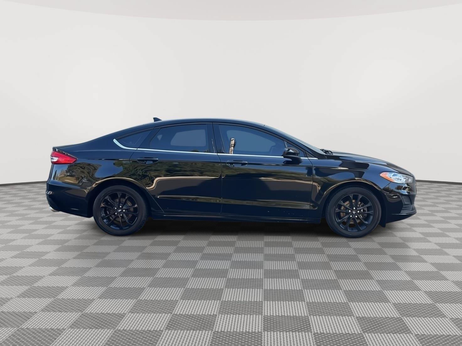 Used 2020 Ford Fusion SE FWD image 30