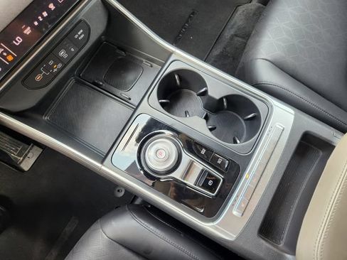 Used 2025 Kia Carnival EX FWD image 19