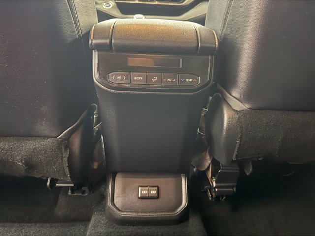 Used 2022 Toyota Highlander XLE AWD/4WD image 30