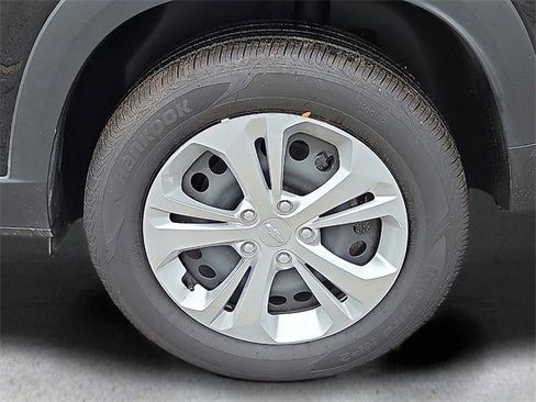 Certified 2025 Chevrolet Trax LS image 9