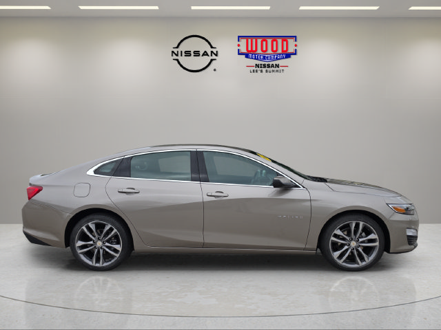 Used 2025 Chevrolet Malibu LT FWD image 2