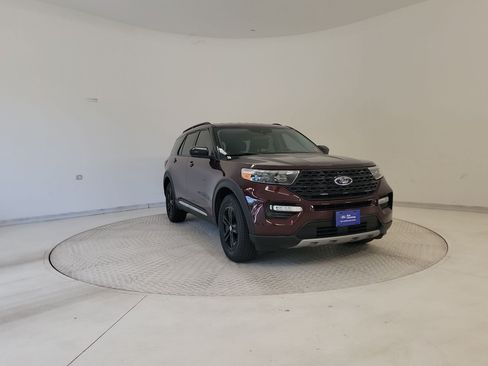 Used 2022 Ford Explorer XLT w/ Equipment Group 202A RWD image 5