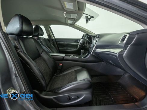 Used 2018 Nissan Maxima SR w/ Midnight Edition FWD image 41
