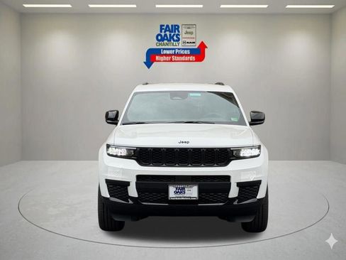 New 2025 Jeep Grand Cherokee L Laredo image 3
