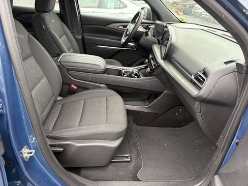 Used 2025 Chevrolet Traverse LT image 22