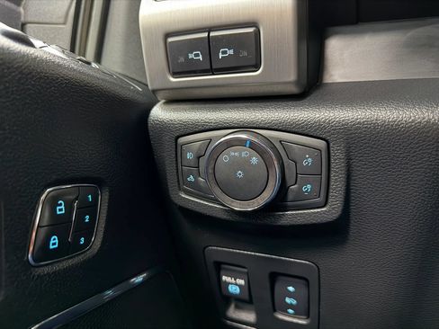 Used 2019 Ford F150 Platinum w/ Equipment Group 701A Luxury AWD/4WD image 28