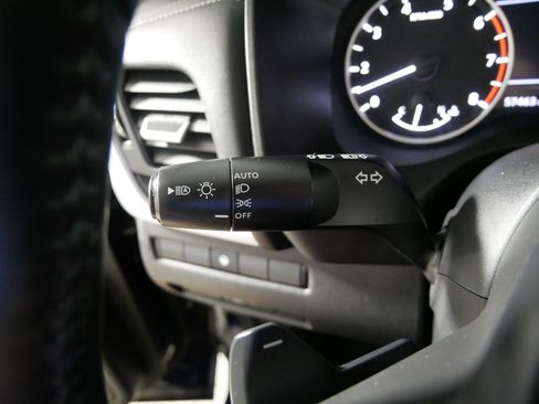 Used 2025 Nissan Rogue SV AWD/4WD image 32