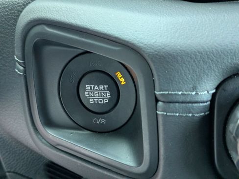 Used 2025 Jeep Wrangler Unlimited Sahara w/ Safety Group AWD/4WD image 29