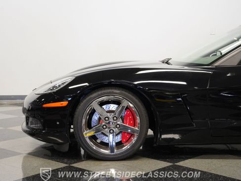 Used 2007 Chevrolet Corvette Coupe w/ Performance Package RWD image 24