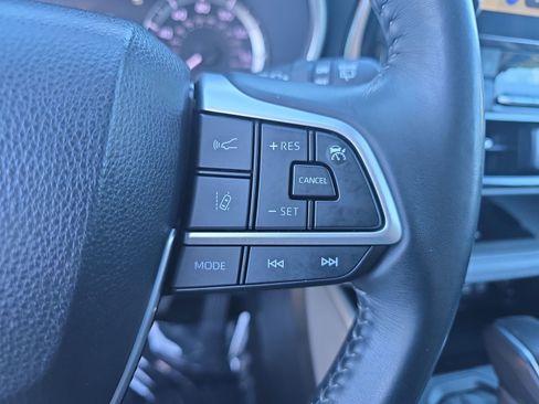 Used 2023 Toyota Highlander XLE image 26