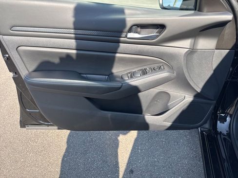 Used 2025 Nissan Altima 2.5 SV image 23