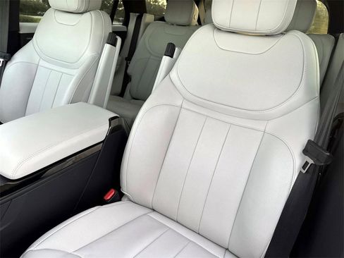 Used 2023 Land Rover Range Rover Sport SE image 18