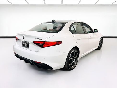 Used 2023 Alfa Romeo Giulia Veloce RWD image 4