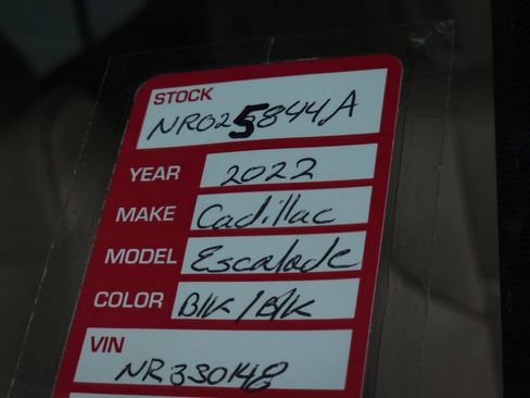 Used 2022 Cadillac Escalade Premium Luxury image 41