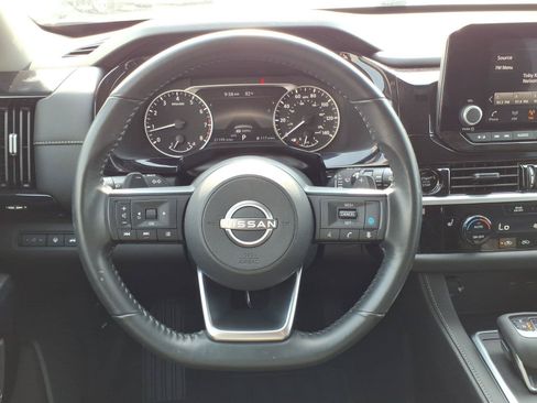 Used 2025 Nissan Pathfinder SV AWD/4WD image 12