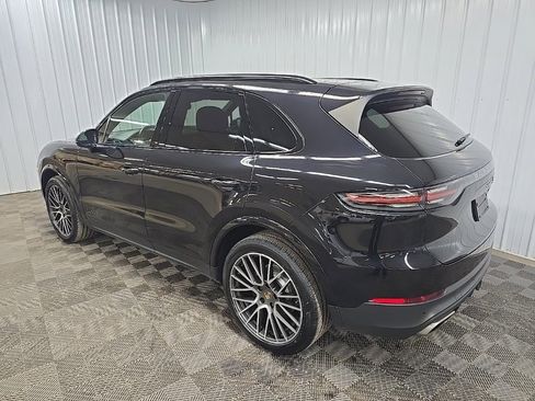 Used 2022 Porsche Cayenne Platinum Edition image 9