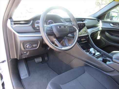 Used 2024 Jeep Grand Cherokee L Laredo w/ Luxury Tech Group I AWD/4WD image 16