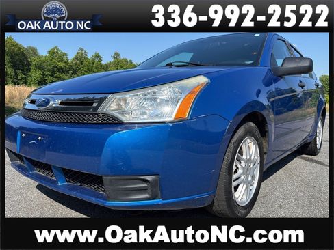 Used 2011 Ford Focus SE FWD image 1