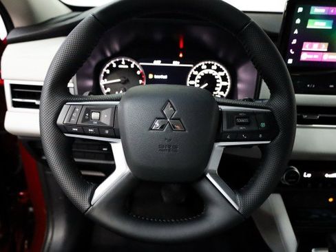New 2025 Mitsubishi Outlander SE image 6