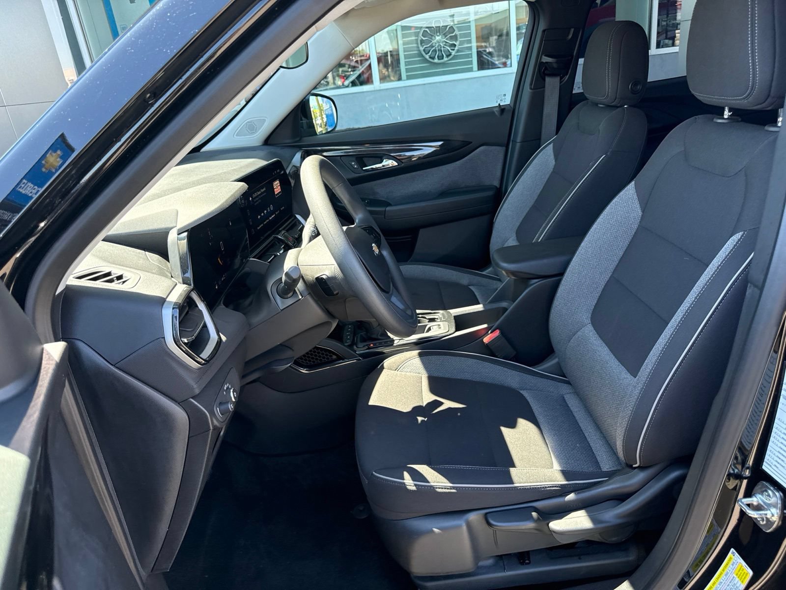 Used 2025 Chevrolet TrailBlazer LT AWD/4WD image 21