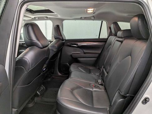 Used 2021 Toyota Highlander Limited image 21