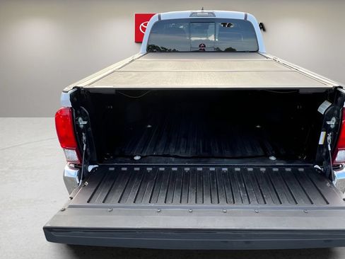 Certified 2021 Toyota Tacoma SR5 AWD/4WD image 15
