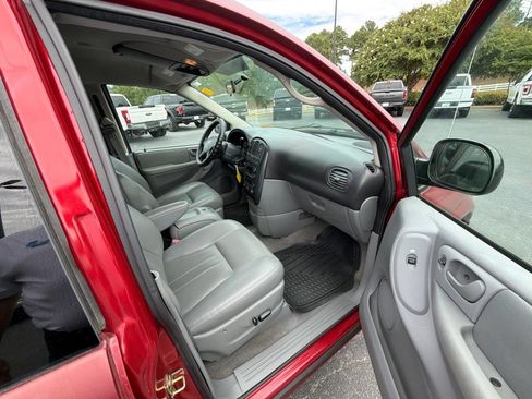 Used 2007 Dodge Grand Caravan SXT w/ Leather Interior Group FWD image 10