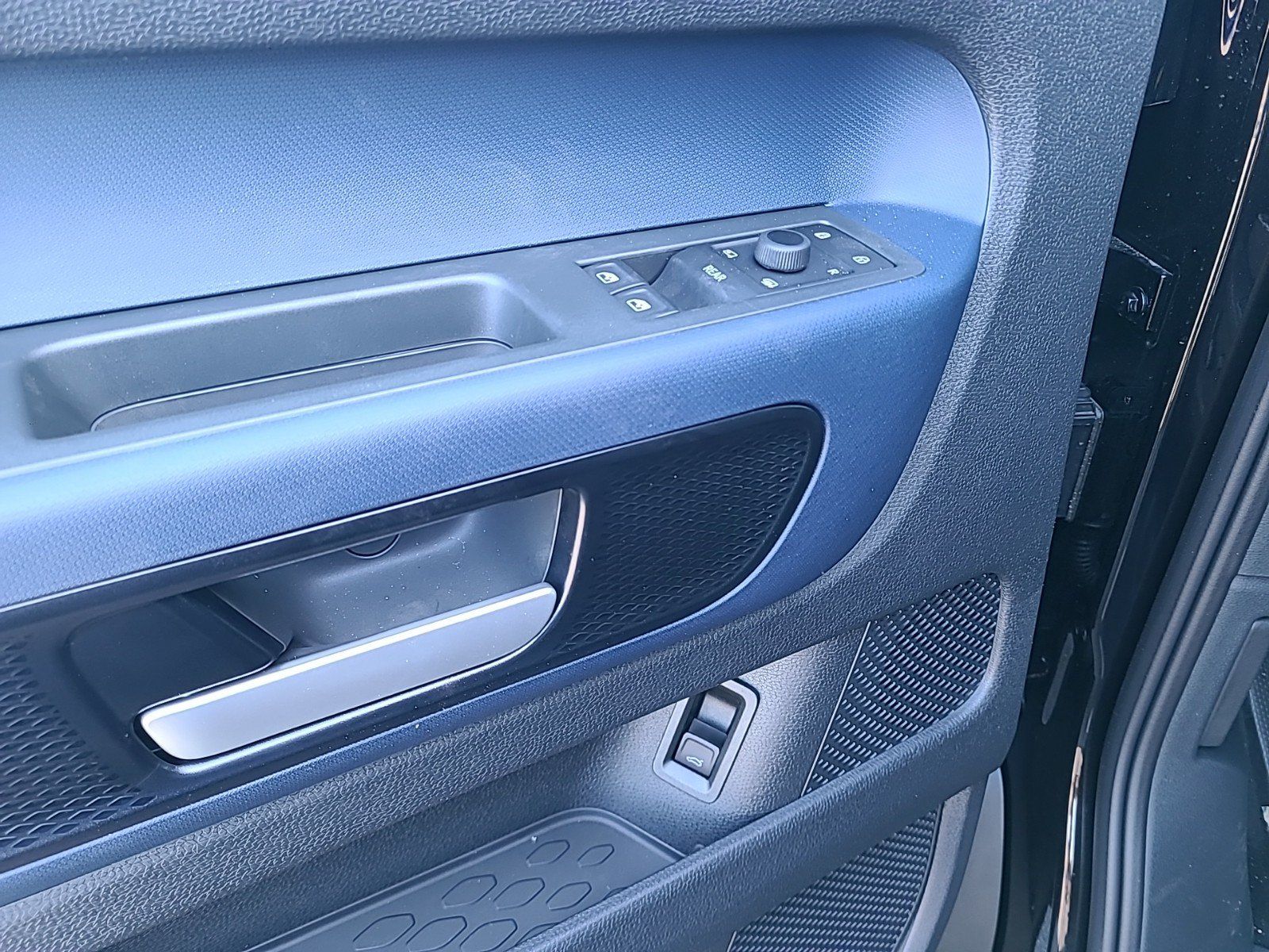 New 2025 Volkswagen ID. Buzz Pro S RWD image 22