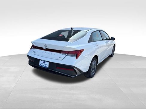 New 2026 Hyundai Elantra Blue image 4