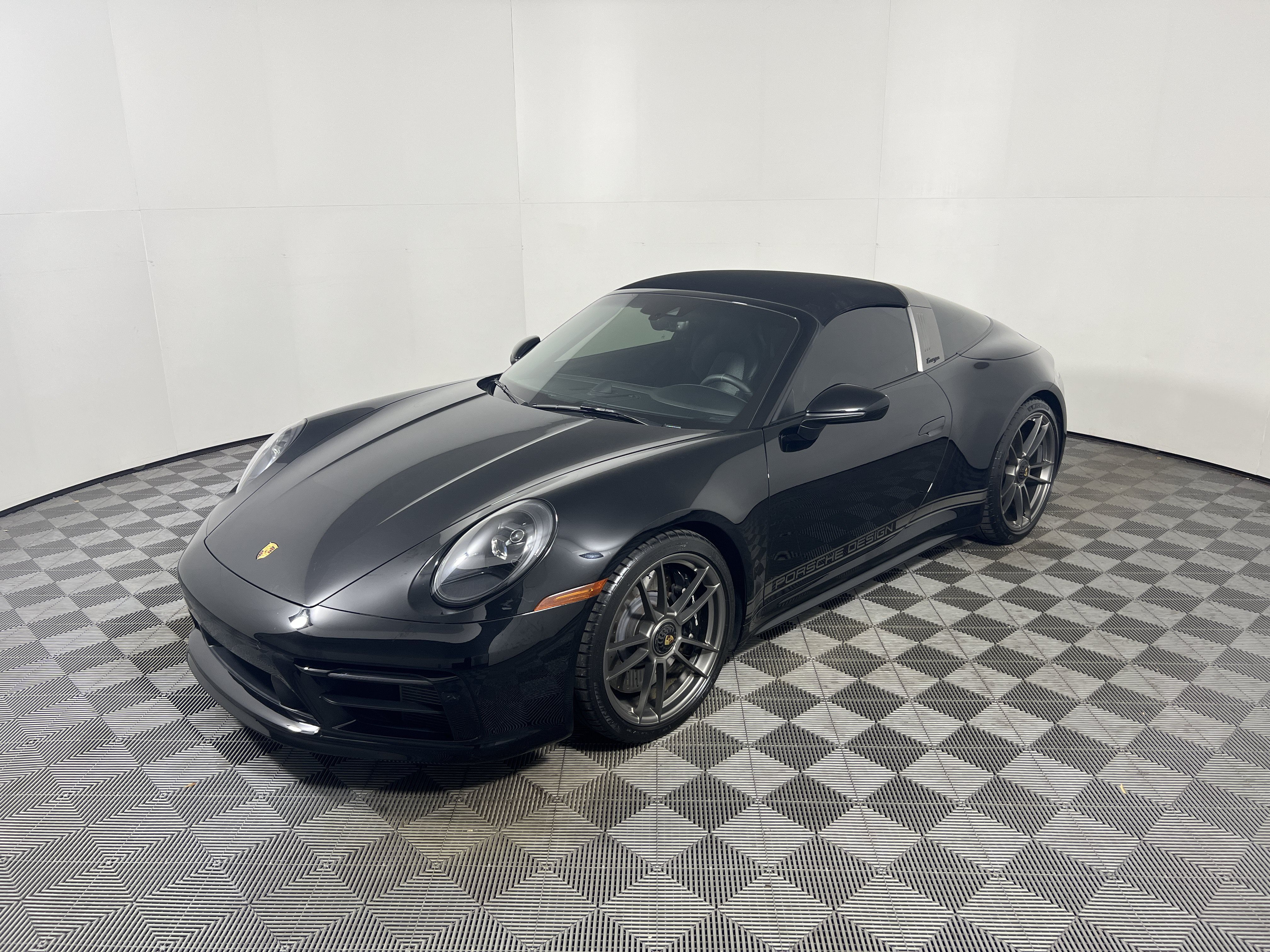 Certified 2024 Porsche 911 50th Anniversary Edition AWD/4WD image 11