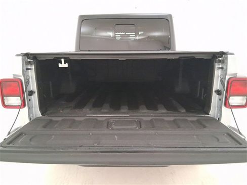Used 2023 Jeep Gladiator Willys image 17