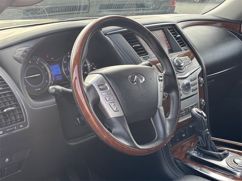 Used 2019 INFINITI QX80 Luxe w/ All-Season Package image 9