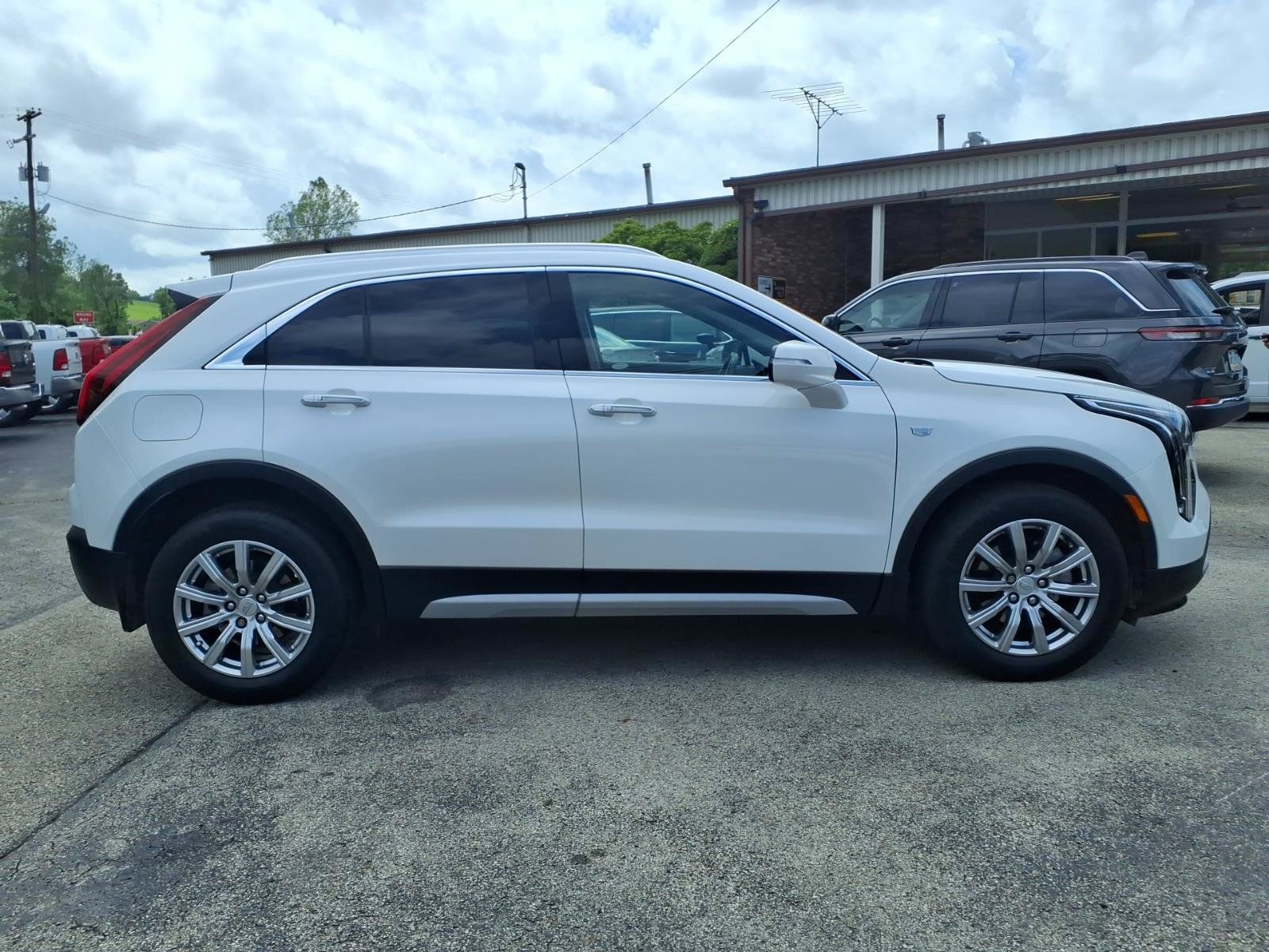 Used 2023 Cadillac XT4 Premium Luxury w/ Sun And Sound Package AWD/4WD image 2