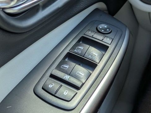 Used 2019 Jeep Cherokee Limited w/ Luxury Group AWD/4WD image 24